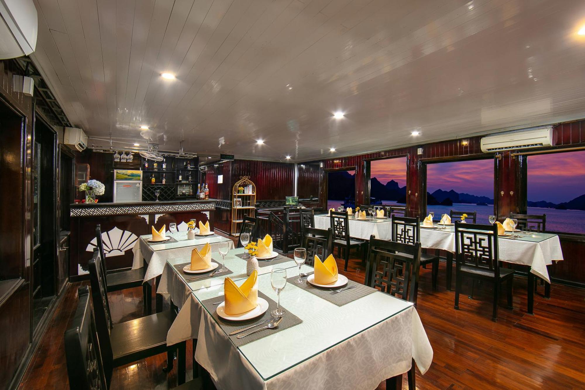 Hotel Fantasea Imperial Cruise Ha Long Exteriér fotografie
